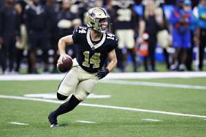 Saints' QB Derek Carr suffered an AC joint sprain during Sunday's game vs.  Packers and is considered week-to-week, per HC Dennis Allen.…