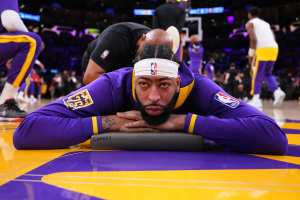 Lakers Rumors: Anthony Davis 'Made it Clear' He Wants Less Time at Center in 2023-24