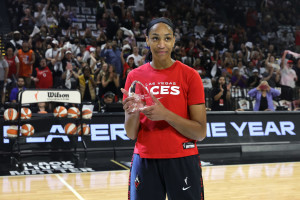 Aces' Candace Parker out indefinitely after undergoing foot surgery - The  Athletic