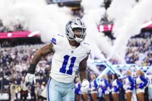 Dallas Cowboys linebacker Damone Clark (53) watches practice during the NFL  football team's rookie minicamp in Frisco, Texas, Friday, May 13, 2022. (AP  Photo/Michael Ainsworth Stock Photo - Alamy