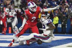 Fans Question Controversial No-Call by Refs on Final Play of Giants' Loss to Bills