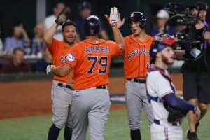 Jose Altuve exits game against Marlins after fouling pitch off his shin in  1st inning - The San Diego Union-Tribune