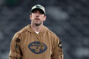 Jets' Aaron Rodgers Clarifies Viral Video, Says Return Within Weeks Not Realistic