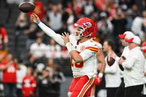 Patrick Mahomes, Rashee Rice Applauded by NFL Fans as Chiefs Rally Past Raiders
