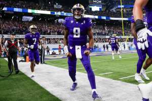 Washington Books Its College Football Playoff Spot as the Pac-12 Say Final Goodbye