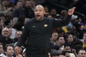 Lakers' Darvin Ham Ripped by NBA Fans After Loss to T-Wolves amid LeBron James Injury