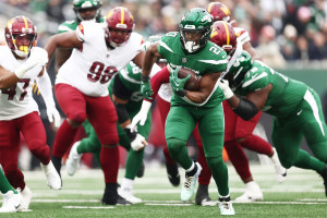 Fantasy Football Week 17: Waiver-Wire Pickups, Rankings and Stat Projections