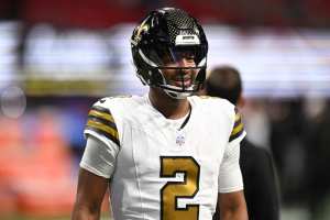 Travis Kelce Jokes About Jameis Winston Fake-Kneel TD Call but 'Can't F--king Do It'