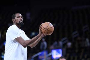Video: Kevin Durant Reacts to Draymond Green's Taunt After Warriors' Win vs. Suns