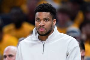 Bucks' Giannis, Damian Lillard Out for NBA Playoff Game 5 vs. Pacers With Injuries