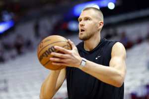 Celtics' Kristaps Porziņģis Says He'll 'Be Good,' Reportedly Avoids Achilles Injury