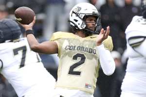 Shedeur Sanders Rips 'Very Mid' Xavier Smith After Remarks on Deion Sanders, Colorado