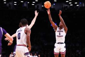 FAU's Johnell Davis Transfers to Calipari, Arkansas; Reportedly Offered $1M+ NIL Deal