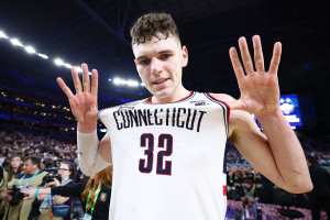 NBA Rumors: Donovan Clingan 'Rocketed' Up 2024 Draft Boards, in Mix for No. 1 Pick