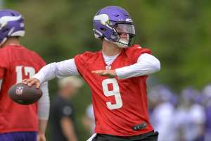 NFL Insider: J.J. McCarthy 'Squarely Behind' Sam Darnold on Vikings' QB Depth Chart