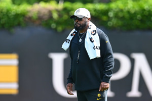 Mike Tomlin's Agency Shares Photos of Steelers HC Signing Contracts 17 Years Apart