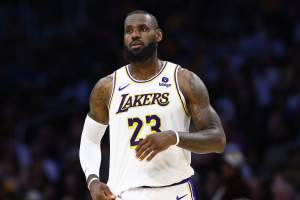 Lakers' LeBron James Reacts to Post on Rumors He Doesn't Want to Win Anymore