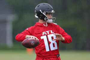 Kirk Cousins' 1st Photo in Falcons Uniform Revealed After Massive Free-Agent Contract
