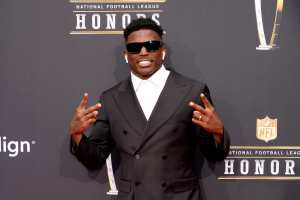 Video: Dolphins' Tyreek Hill Named to 99 Club in Madden NFL 25 Player Ratings