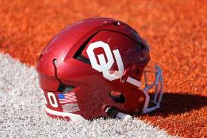 Oklahoma CFB Unveils Throwback Uniforms in Photos, Video; Will Be Worn vs. Houston