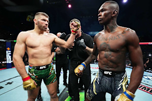 Dricus du Plessis Submits Israel Adesanya to Retain Middleweight Title at UFC 305
