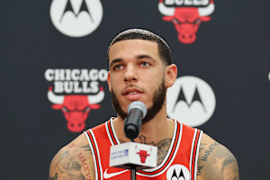 Video: Bulls' Lonzo Ball Plays 5-on-5 amid Knee Injury Recovery Before NBA Season