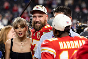 Video: Taylor Swift Arrives for Travis Kelce, Chiefs' 2024 NFL Opener vs. Ravens