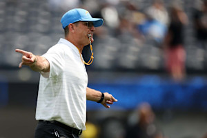 Jim Harbaugh Applauded by Fans as Chargers Beat Raiders in HC's Return to NFL