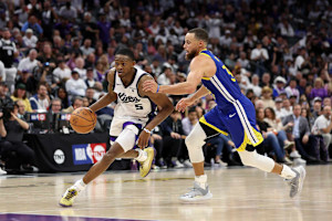 Kings' De'Aaron Fox Drops New Photo of 1st Signature Shoe with Steph Curry's UA Brand