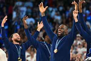 NBA Rumors: LeBron, Steph Curry Tension 'Was Real' over 'Best in the World' Talk
