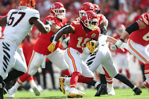 Chiefs' Isiah Pacheco Leaves Stadium on Crutches, in Walking Boot After Ankle Injury 