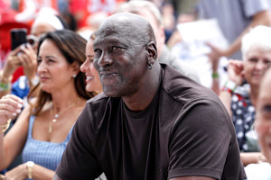 Michael Jordan's Illinois Mansion Under Contract to Be Sold; Was Listed at $14.9M