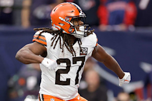 Chiefs' Kareem Hunt, Samaje Perine, Carson Steele Fantasy Outlook amid Pacheco Injury
