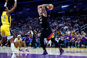 Video: Mercury's Brittney Griner, Sparks' Rickea Jackson Ejected After Scuffle