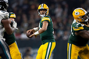 NFL Rumors: Packers' Jordan Love Has 'Chance' to Play vs. Titans Despite Knee Injury