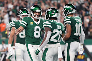 Jets' Breece Hall Reacts to Video of Aaron Rodgers, RB Having Same TD Celebration