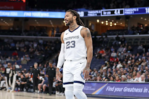 Derrick Rose Rumors: NBA Star Sends 16 Roses as Thanks to Phil Jackson, Friends, More