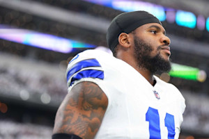 Cowboys' Micah Parsons Carted Off Field with Apparent Leg Injury in 4Q vs. Giants