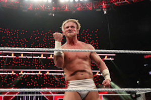 Video: WWE's Ilja Dragunov Out 6-9 Months with Knee Injury After Gunther Match