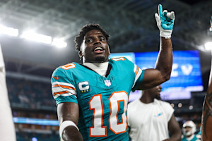 Tyreek Hill Makes Cryptic Post About 'Exciting' Trade News amid Davante Adams Rumors