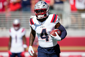 Fantasy Alert: Patriots' Antonio Gibson Could Start vs. Dolphins Over Stevenson