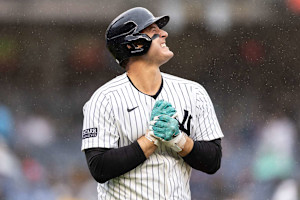 Anthony Rizzo Left Off Yankees' MLB Playoff Roster for ALDS vs. Royals with Injury