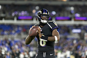 Photo: Ravens' Lamar Jackson Wears Leprechaun Hat After Louisville's Notre Dame Loss