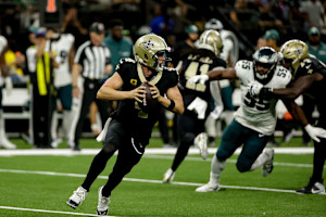 Saints' Derek Carr Says He's 'Not Good' After Oblique Injury vs. Chiefs; Will Get MRI