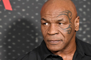 Mike Tyson: 'Expect Round 1 KO' of Jake Paul if He Doesn't Run in Boxing Fight
