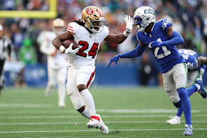 49ers' Jordan Mason Diagnosed with AC Joint Sprain; Day to Day with Shoulder Injury