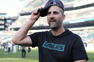Eagles' Nick Sirianni Apologizes for Yelling at Fans in Viral Video in Win vs. Browns