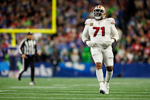 Video: 49ers' Trent Williams Punches Chiefs' Bryan Cook, Ejected After Altercation