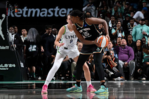Breanna Stewart, Liberty Celebrated By Fans for 1st-Ever WNBA Title Win vs. Lynx