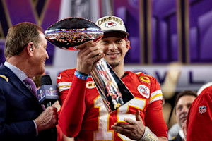 Mahomes, Chiefs Hyped as Super Bowl Favorites by NFL Fans After DeAndre Hopkins Trade